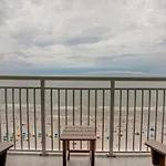 Oceanfront Escape Renovated Suite At Camelot