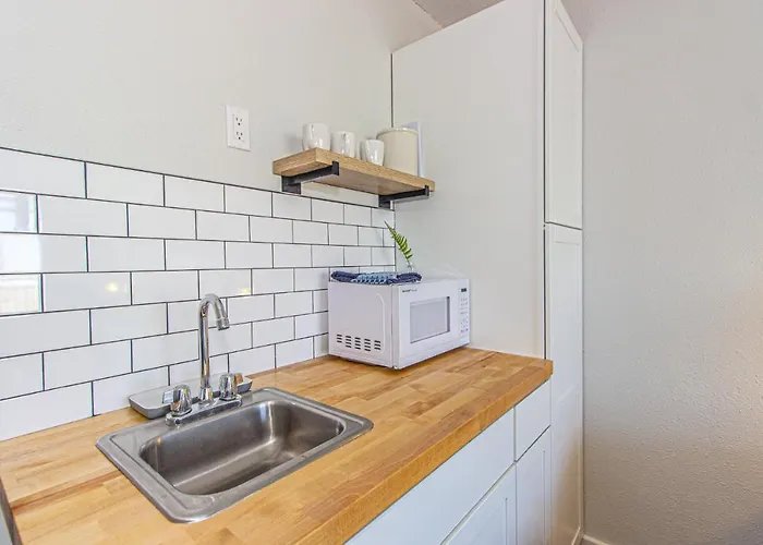 Landmark Resort King Suite Unit 607 - Beautifully Updated - Perfect For 2 Guests!