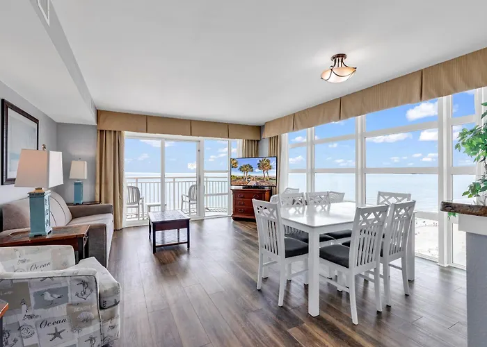 Stunning Condo With Wall-To-Wall Windows Overlooking Ocean