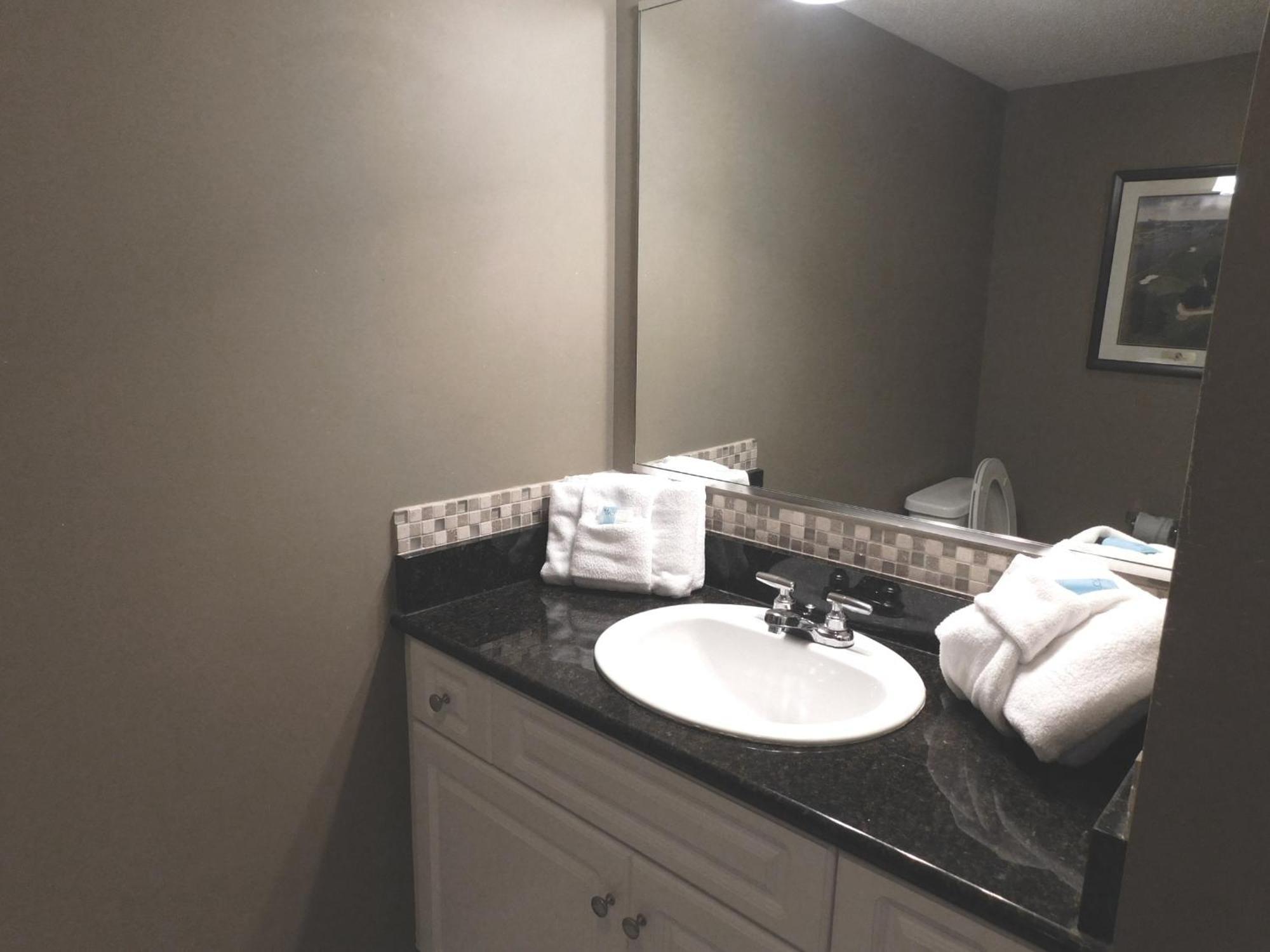 Yacht Club #1-1104 Apartment *