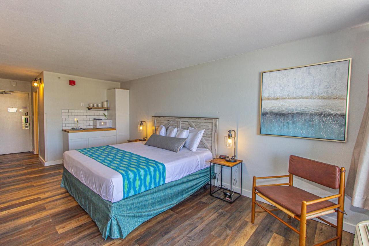 Landmark King Unit 607 - Beautifully Updated - Perfect For 2 Guests!