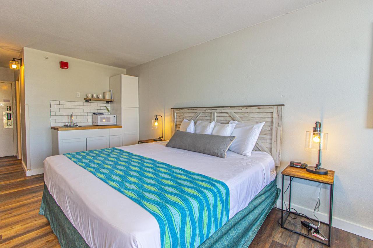 Landmark King Unit 607 - Beautifully Updated - Perfect For 2 Guests!
