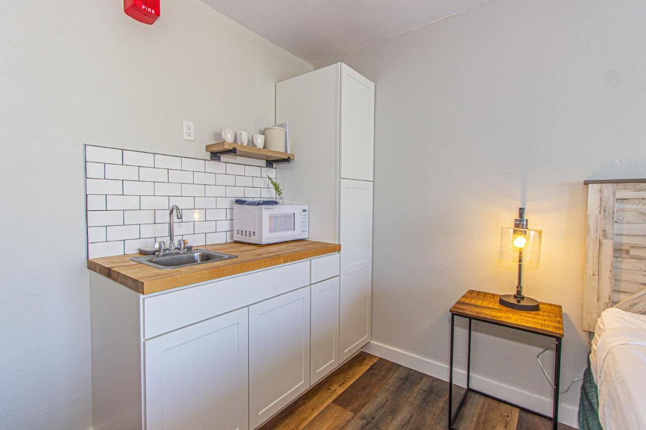 Landmark King Unit 607 - Beautifully Updated - Perfect For 2 Guests! Holiday home