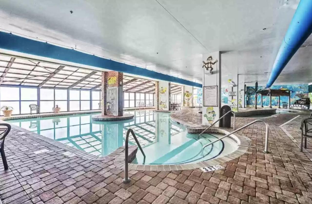 Luxurious Fully Renovated 12th Story Ocean Front Holiday home