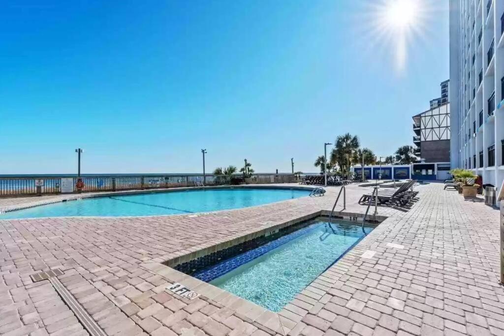 Holiday home Luxurious Fully Renovated 12th Story Ocean Front *