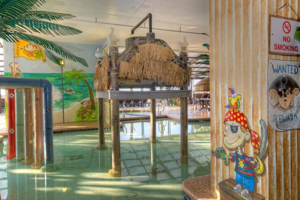 Luxurious Fully Renovated 12th Story Ocean Front Holiday home