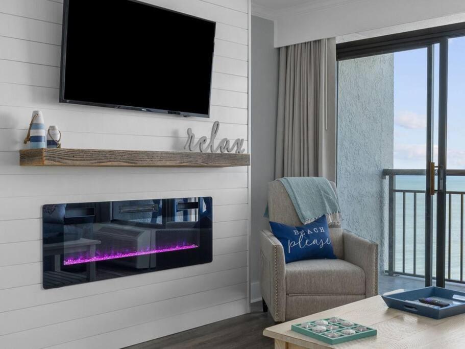 Holiday home Luxurious Fully Renovated 12th Story Ocean Front *