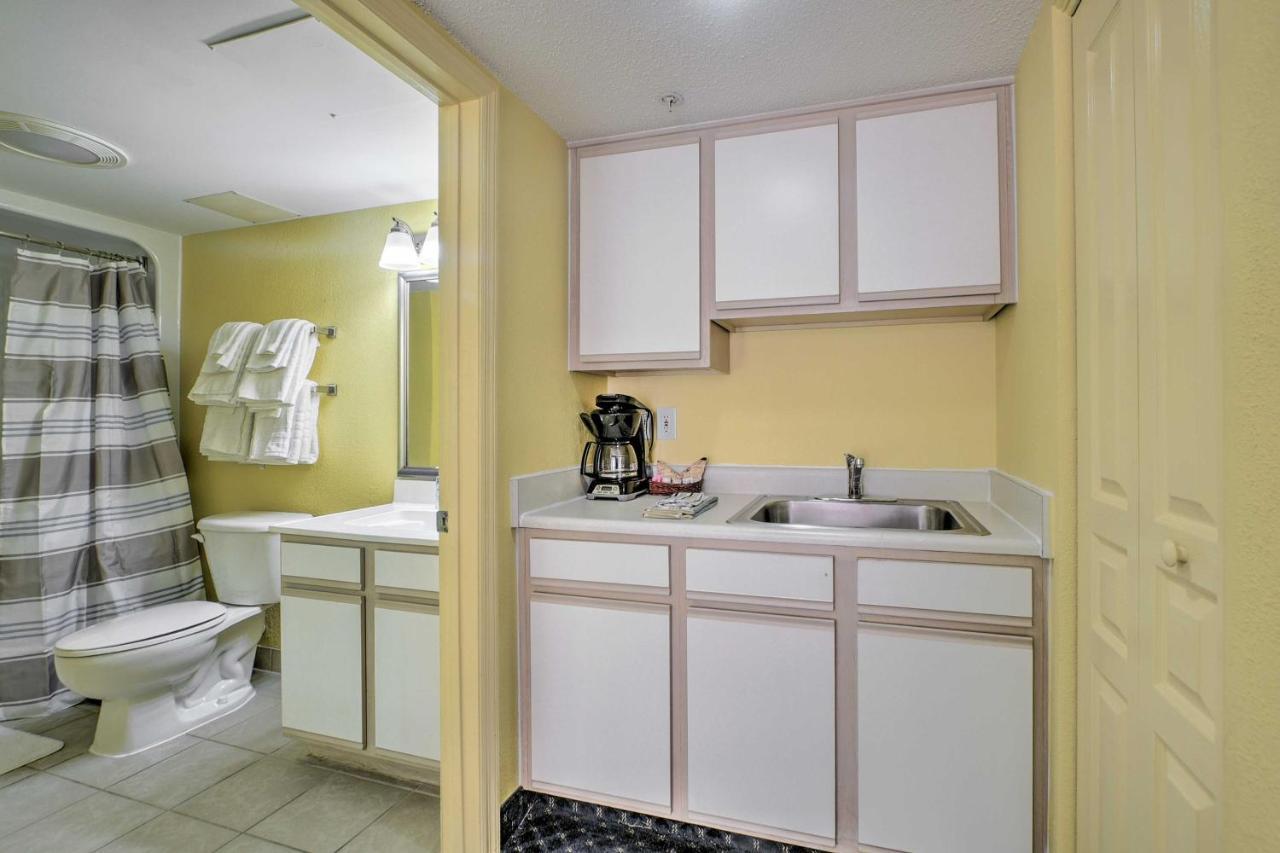 Bay Watch With Amenities! Apartment