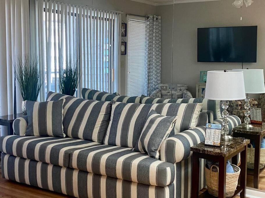 Beautiful 3 Bdrm Steps From & Main St Apartment Myrtle Beach