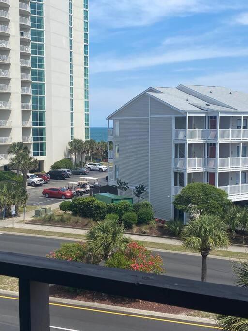 Apartment Beautiful 3 Bdrm Steps From & Main St *