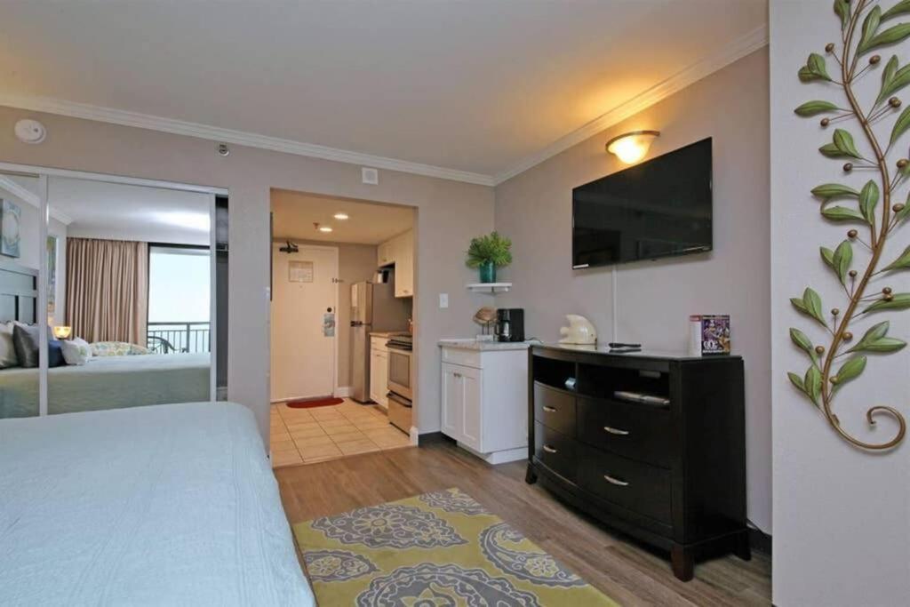 Apartment *oceanfront Beauty!* King, Pools, Lazy River, Hot Tubs*m61 *