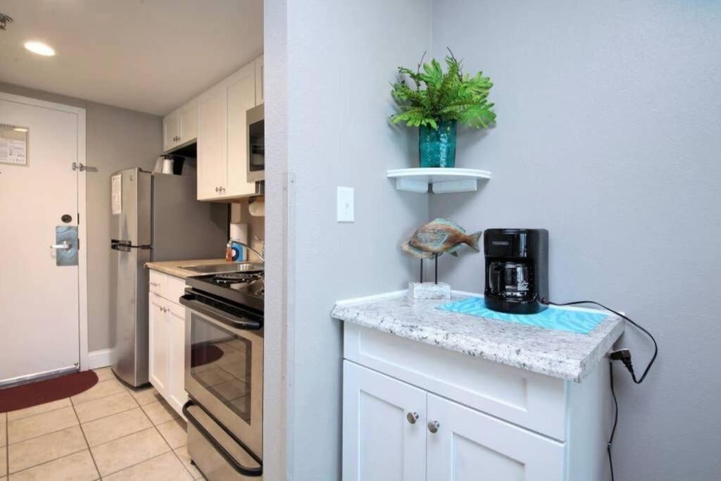Apartment *oceanfront Beauty!* King, Pools, Lazy River, Hot Tubs*m61 *