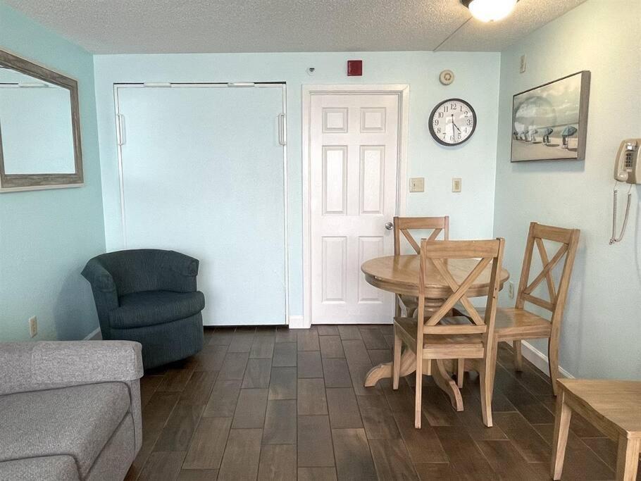 *oceanfront Escape*queen Beds*pools*beach*hot Tubs*j71