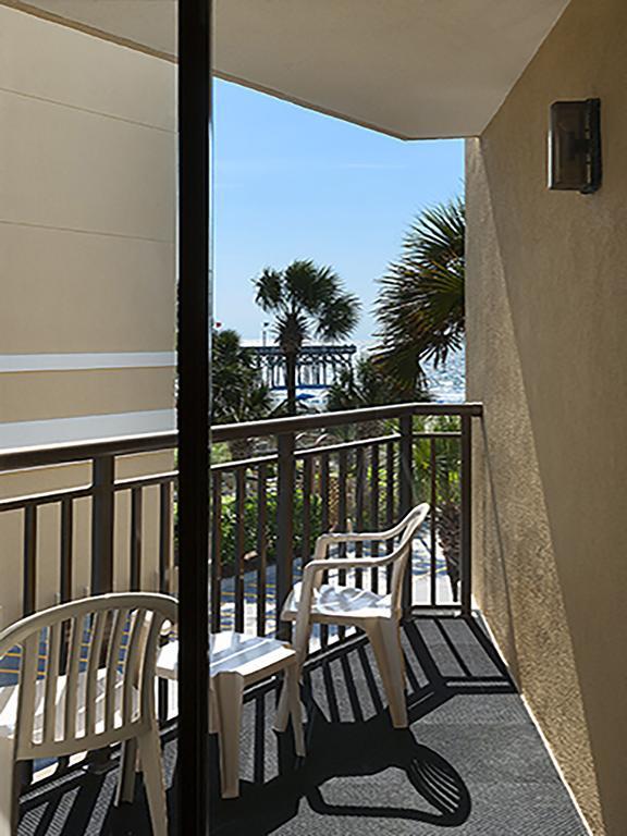 Resort Holiday Pavilion On The Boardwalk