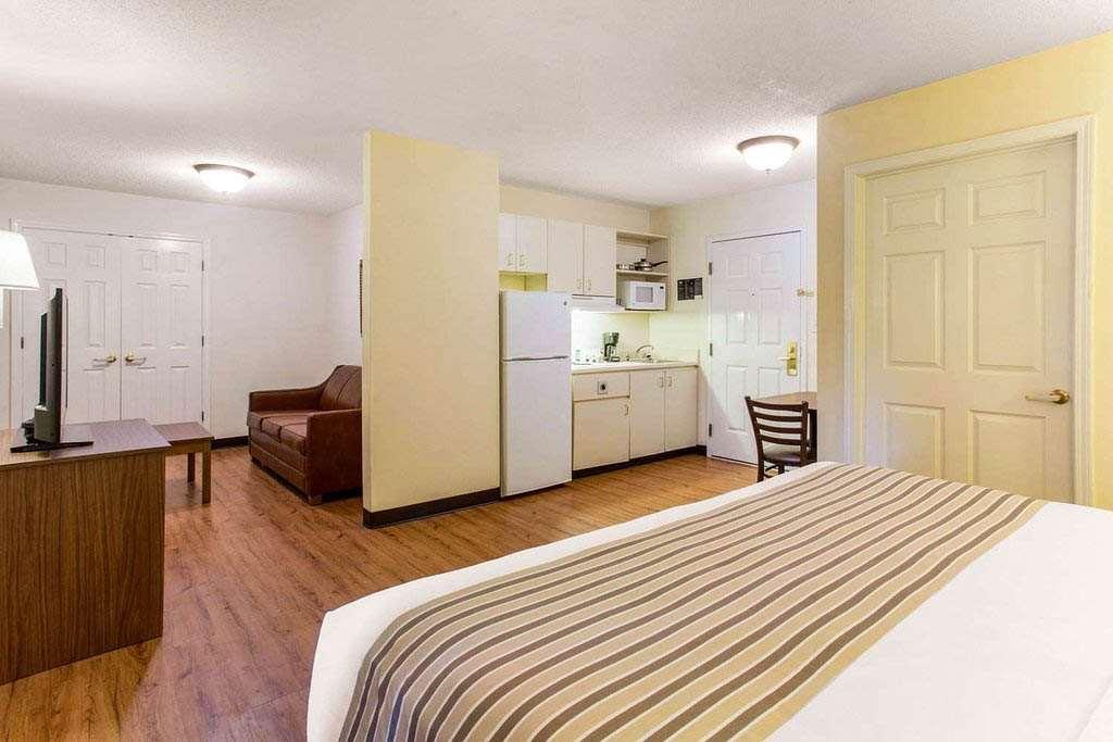 Hotel 6 Myrtle 2*
