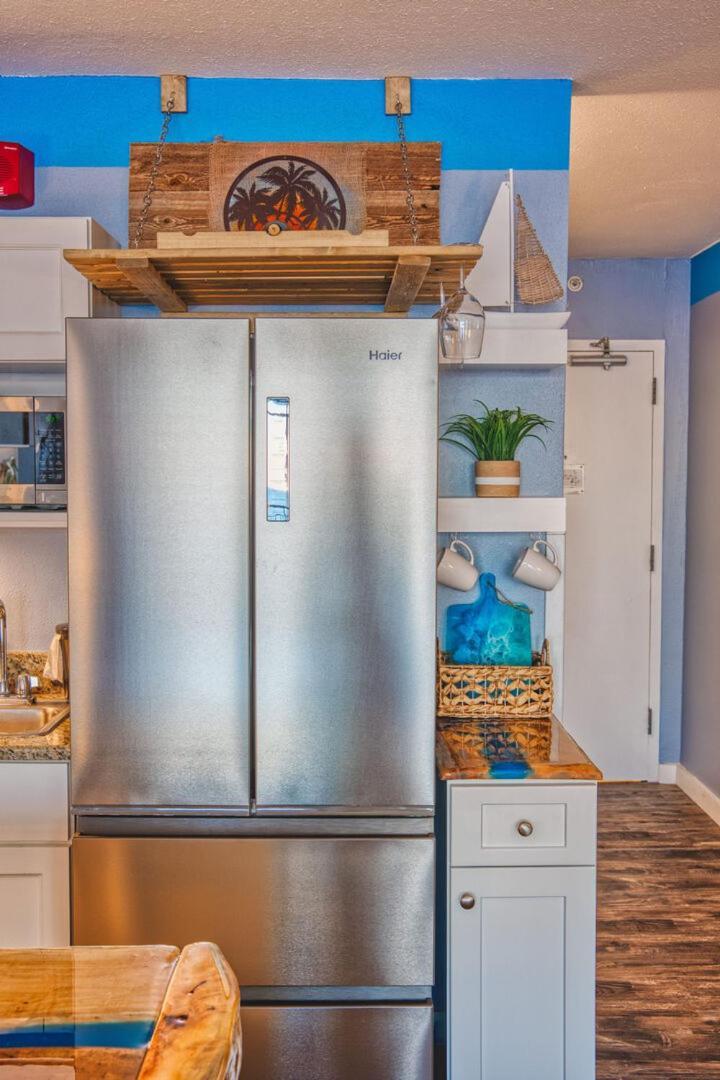 Holiday home Absolutely Stunning! Newly Renovated King With Led Fireplace - Landmark 1030 *