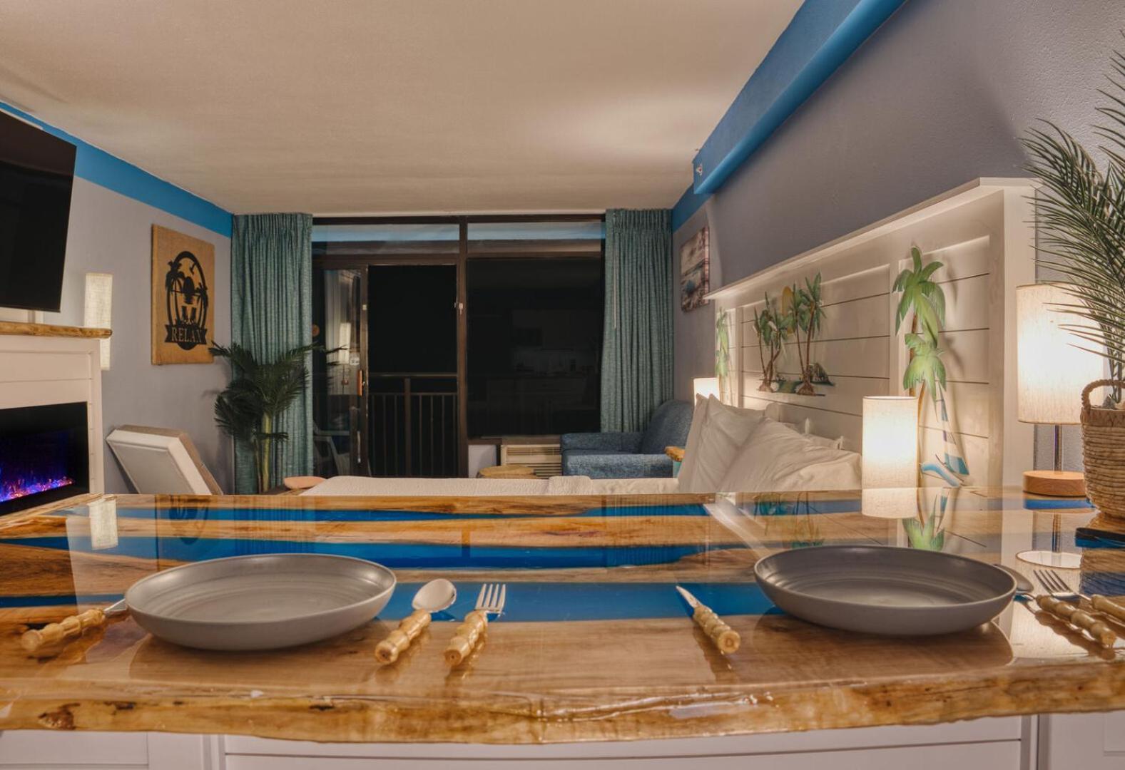 Holiday home Absolutely Stunning! Newly Renovated King With Led Fireplace - Landmark 1030