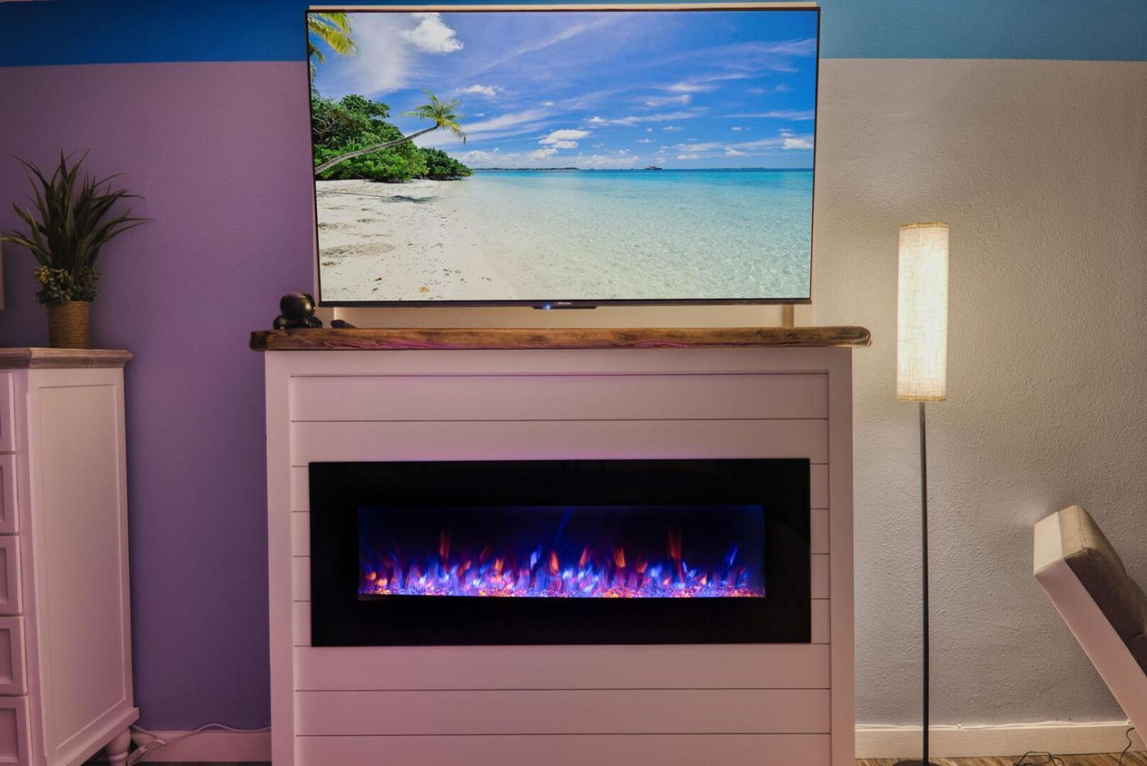 Absolutely Stunning! Newly Renovated King With Led Fireplace - Landmark 1030 Holiday home
