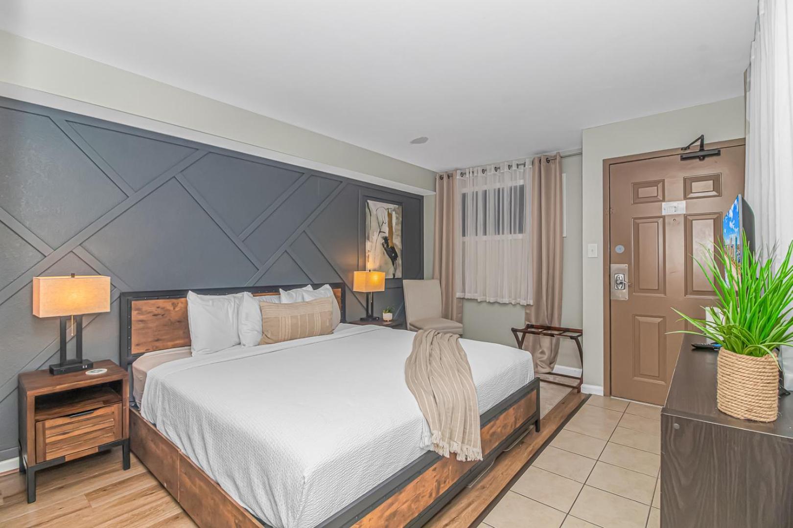 Breathtaking Oceanfront Double Queen Suite! Meridian Plaza 701 - Perfect For 4 Guests! Holiday home Myrtle Beach