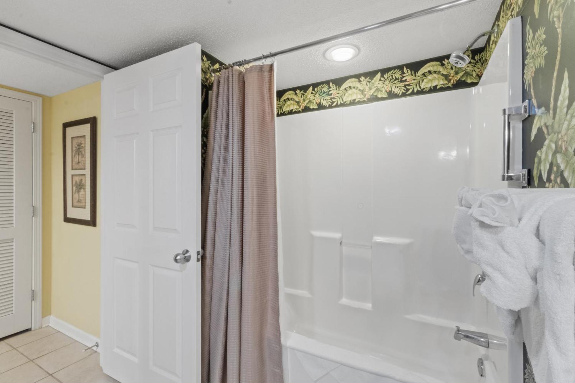 Yacht Club 2-903 Apartment