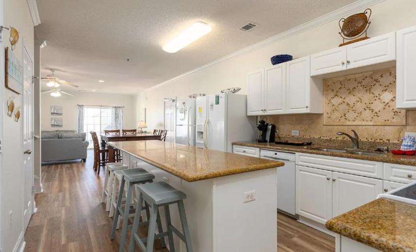 Holiday home Stunning And Spacious 5 Bedroom Condo- With Ocean Views And More! Cherry Grove 402 *
