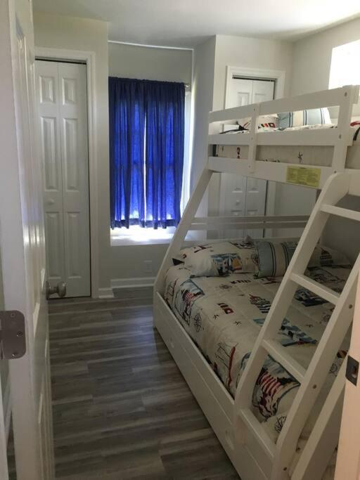 Surfside Beach/ Capt. Jacks ~50 Ft From 3br/3ba Holiday home