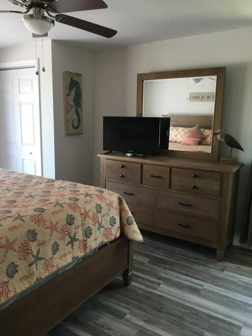 Surfside Beach/ Capt. Jacks ~50 Ft From 3br/3ba Holiday home