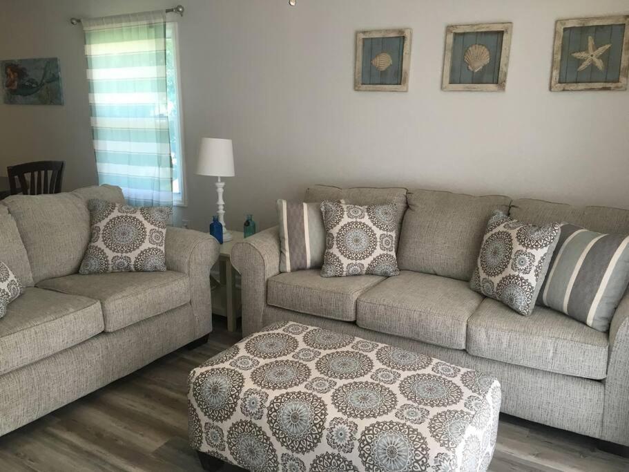 Surfside Beach/ Capt. Jacks ~50 Ft From 3br/3ba Holiday home Myrtle Beach