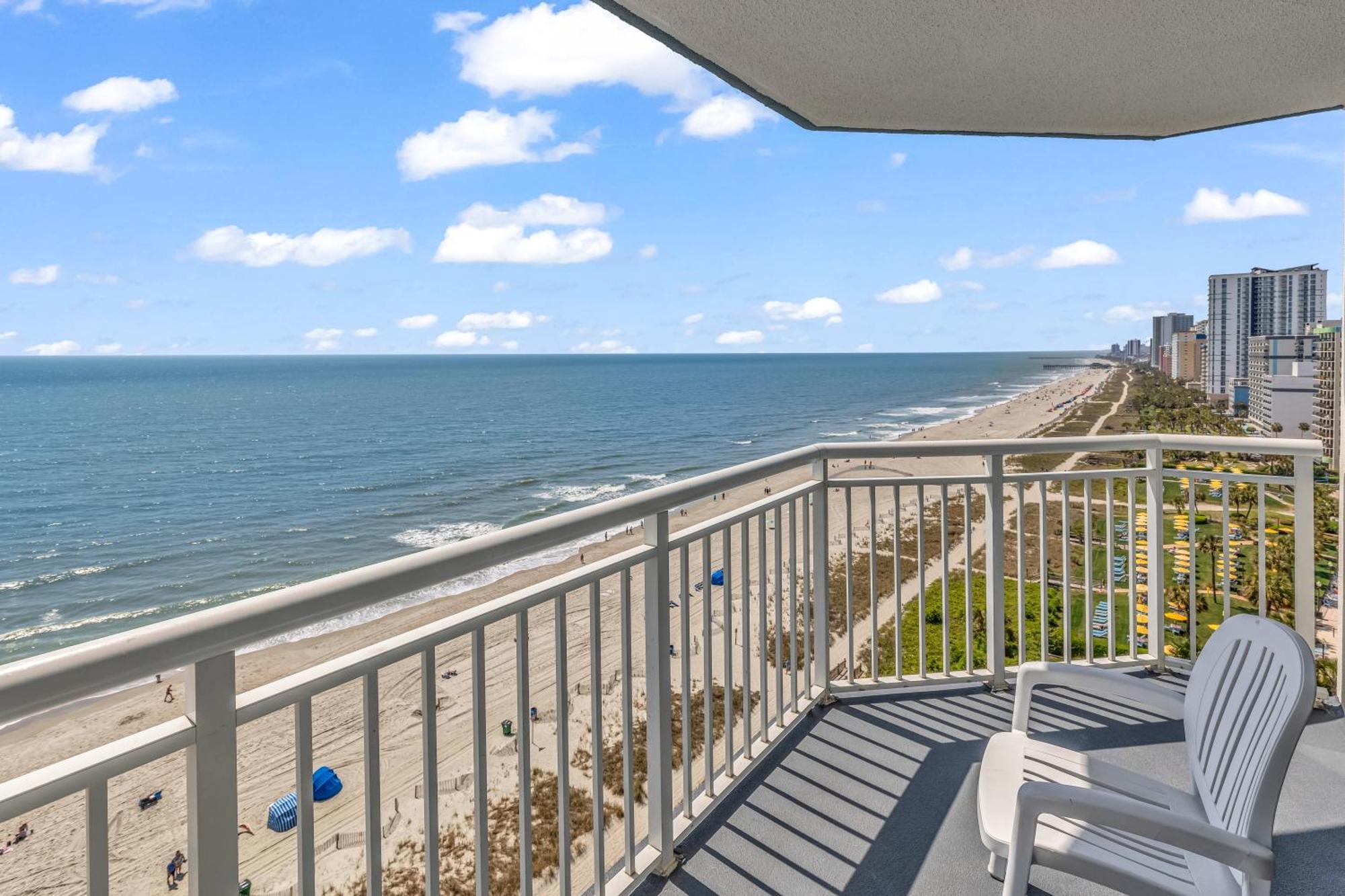 Stunning With Wall-to-wall Windows Overlooking Ocean Apartment *