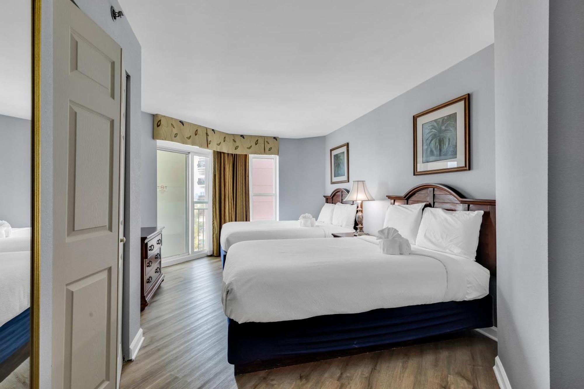 Stunning With Wall-to-wall Windows Overlooking Ocean Apartment *