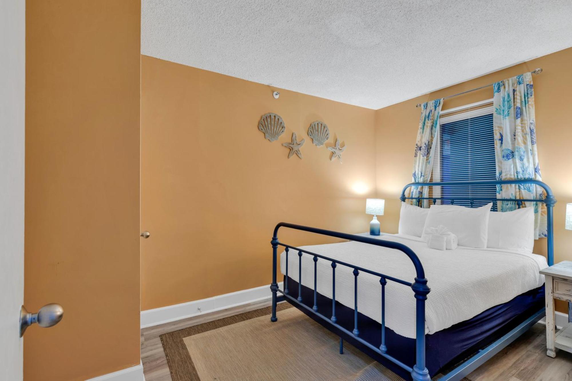 Ocean Front 2br Elegant In Atlantica