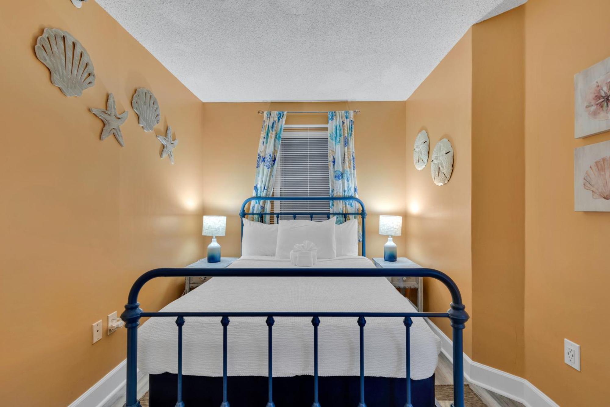 Ocean Front 2br Elegant In Atlantica