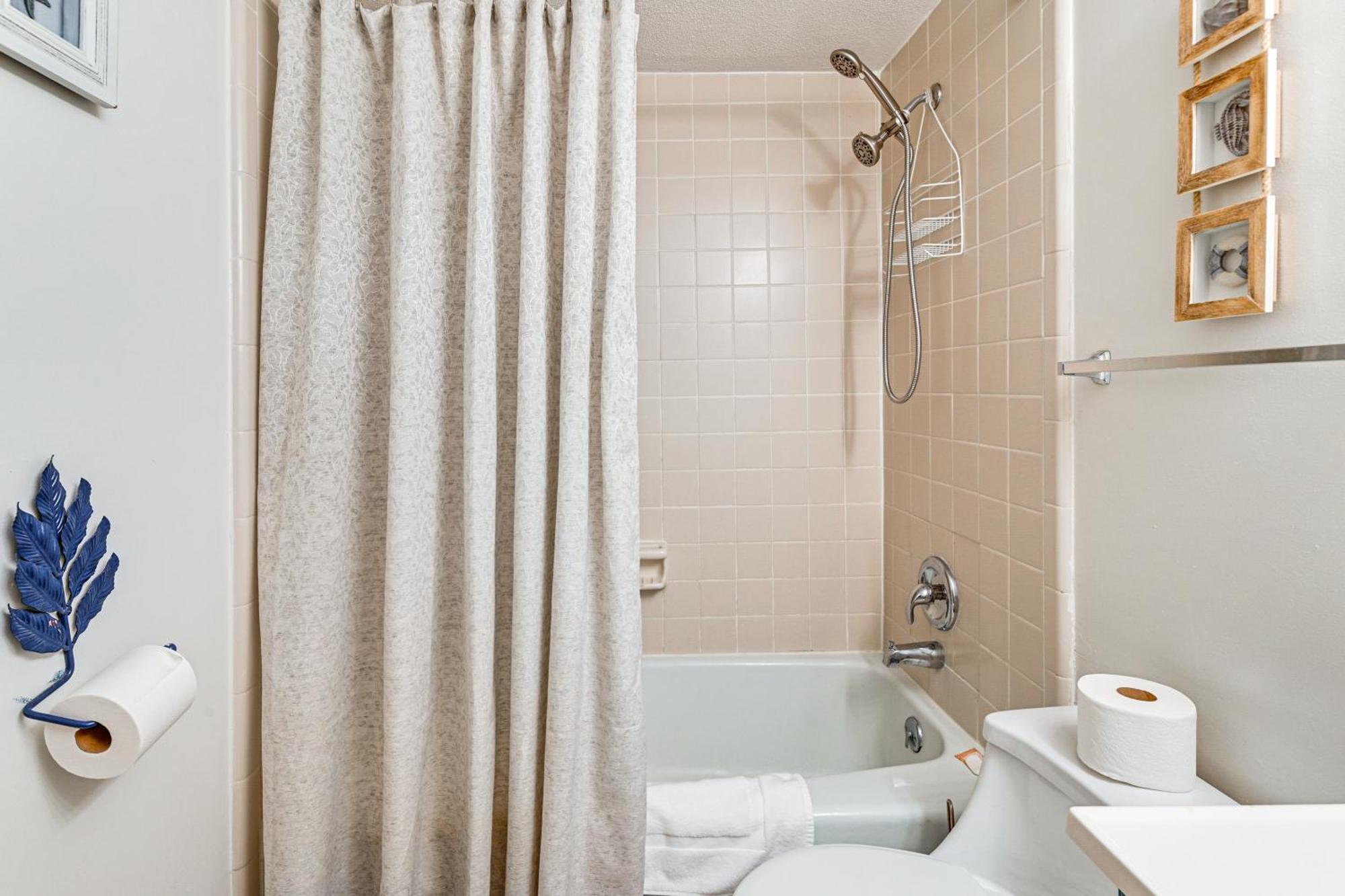 Updated Condo, Walk To Myrtle Beach! Apartment