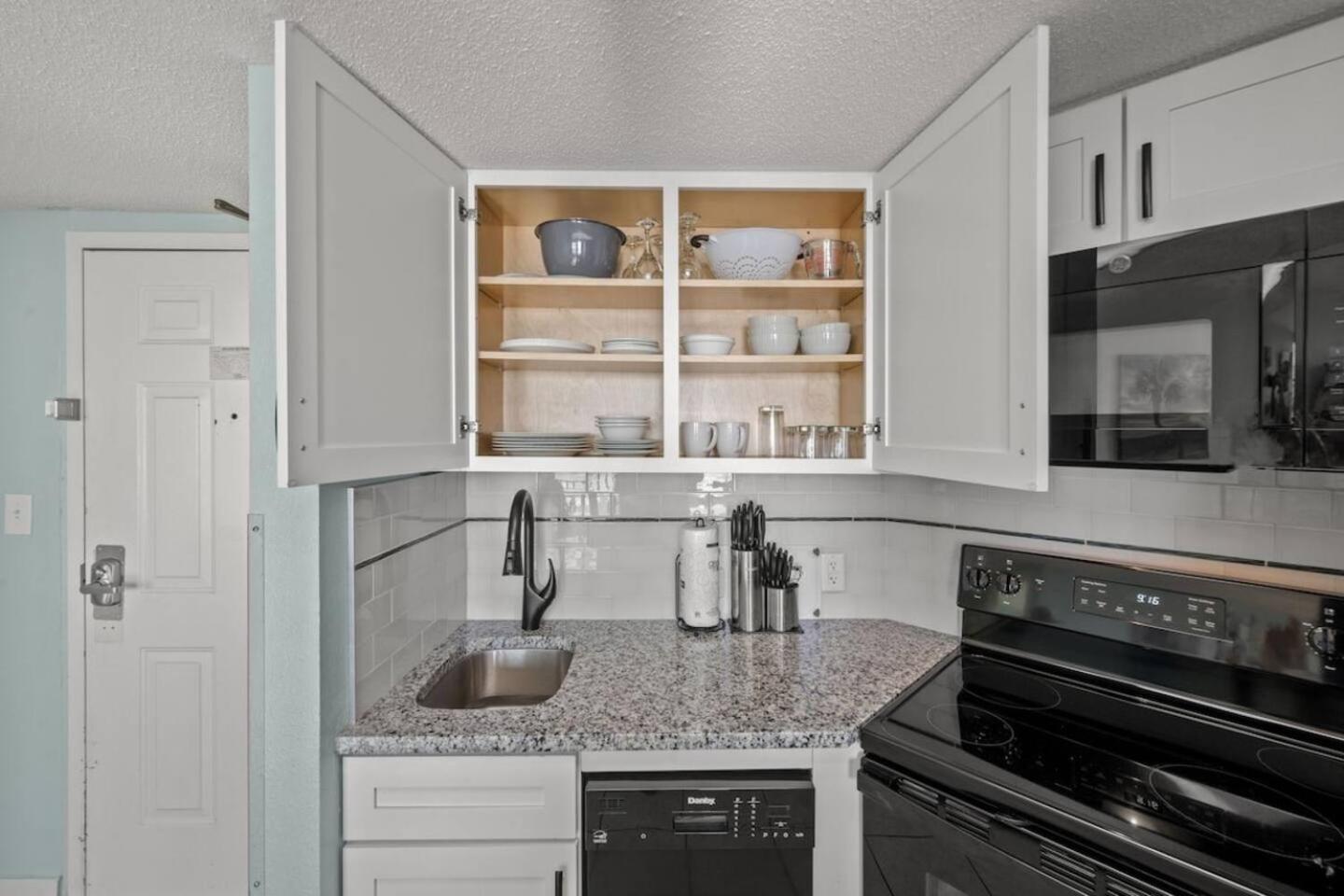Wow-1br With Rare Private Oceanfront Balcony. Spec Holiday home