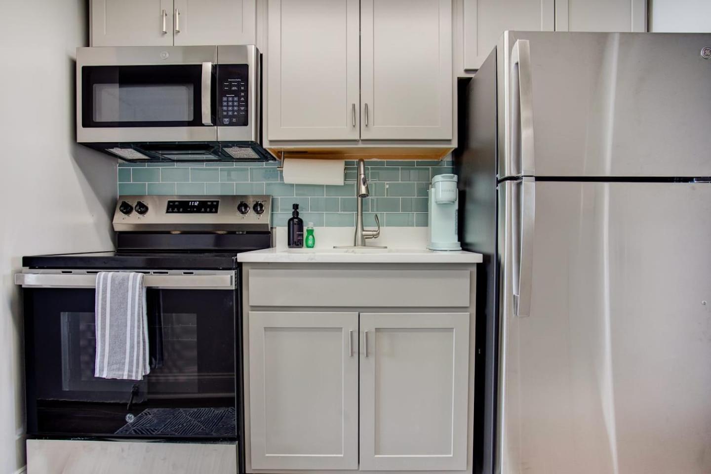 Oceanfront Escape Renovated At Camelot * Myrtle Beach