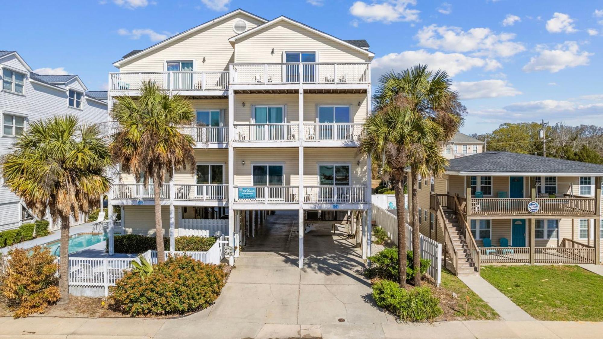 Updated Oceanview Getaway- Game Pool Decks Holiday home Myrtle Beach