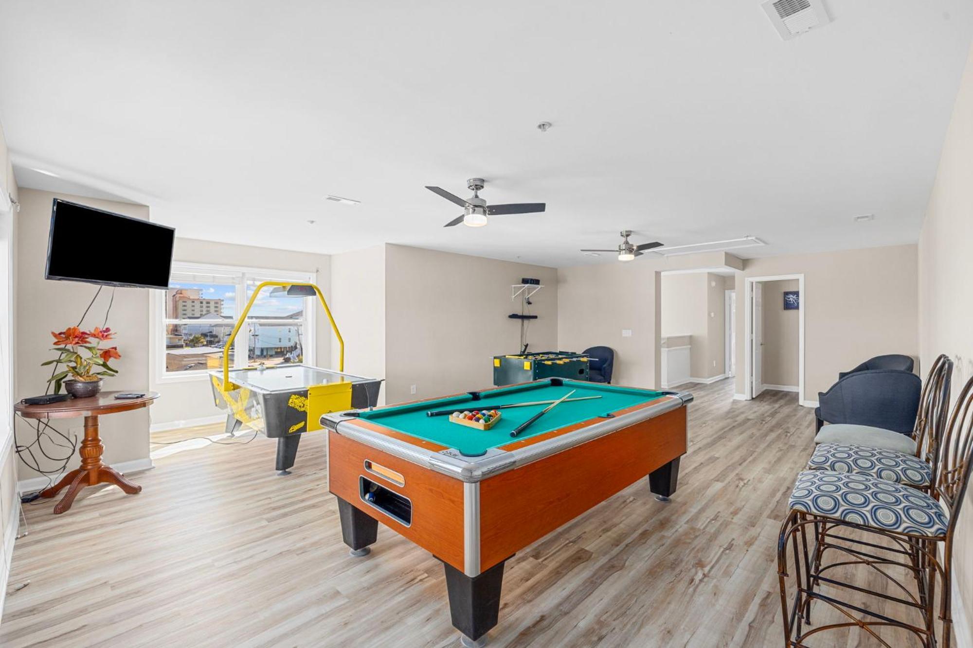 Holiday home Updated Oceanview Getaway- Game Pool Decks *