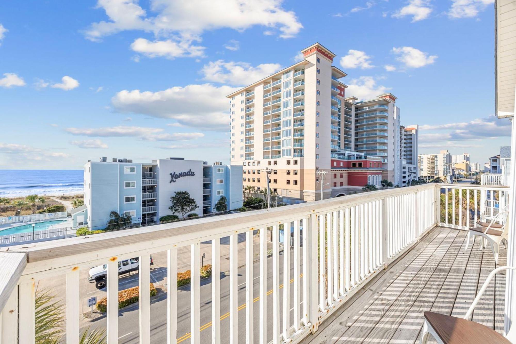 Updated Oceanview Getaway- Game Pool Decks Holiday home *