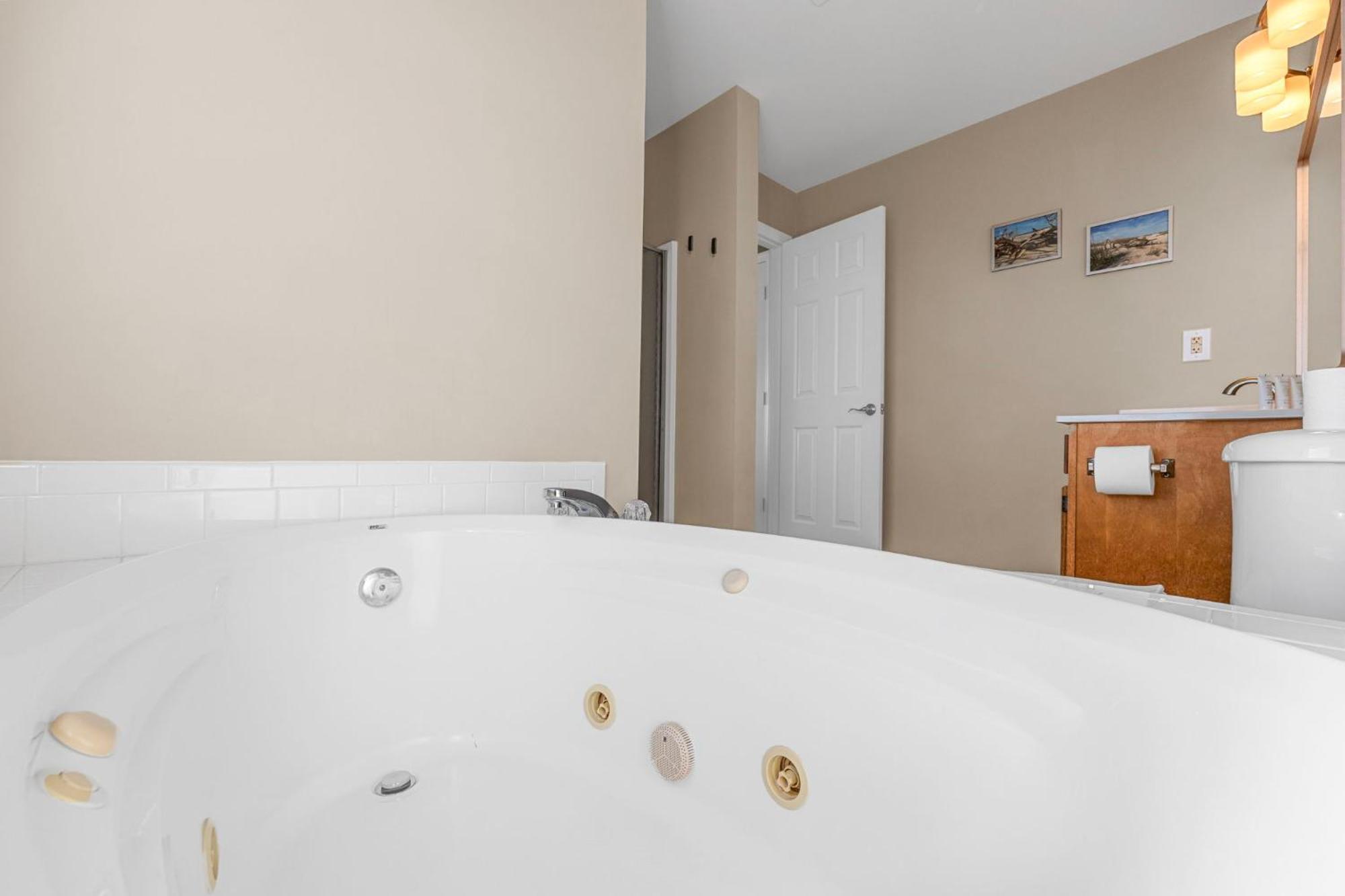 Holiday home Updated Oceanview Getaway- Game Pool Decks *