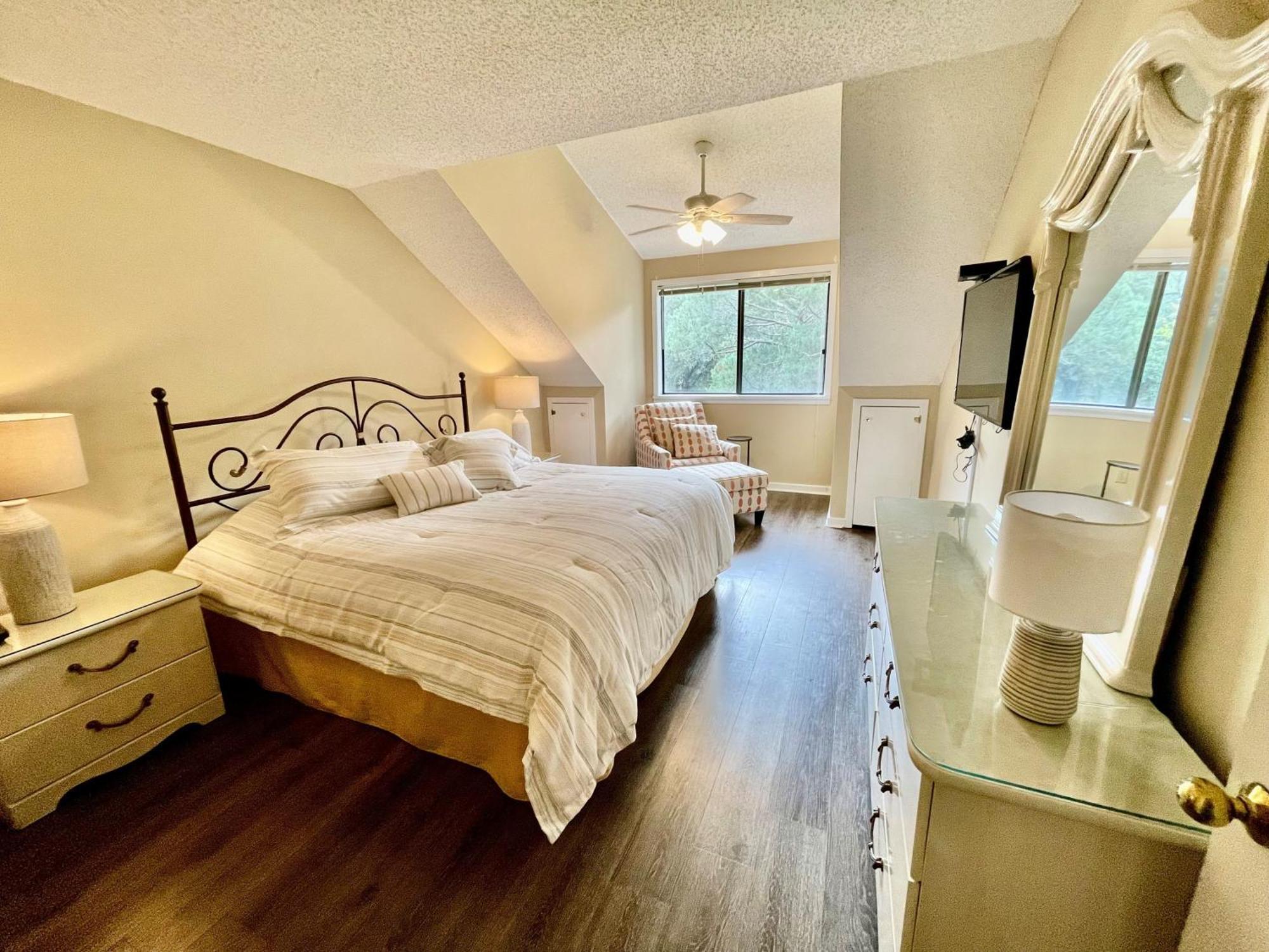 Exquisite 3 Bedroom, 3 Bath - 19e West Hyde Park - Kingston Plantation Myrtle Beach