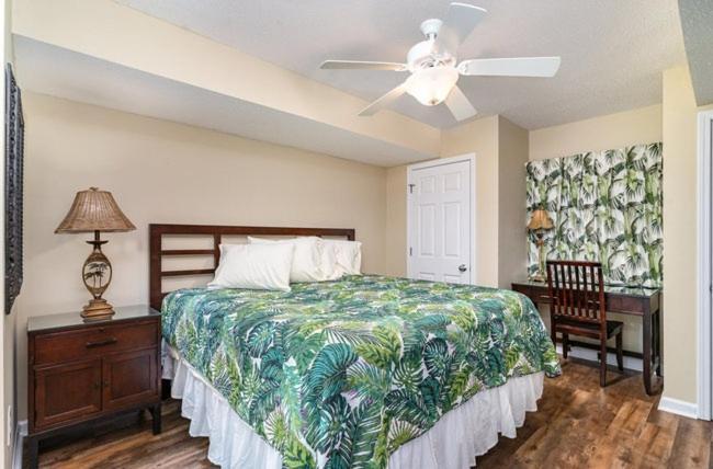 Yacht Club 2-903 Apartment