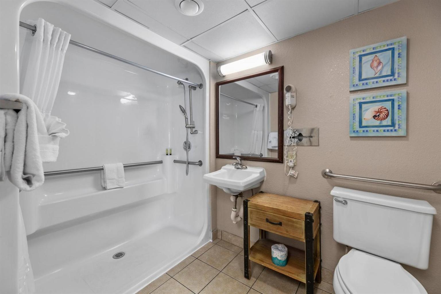 Holiday home New Oceanview Landmark, King Bed, Handicap, Pools! *
