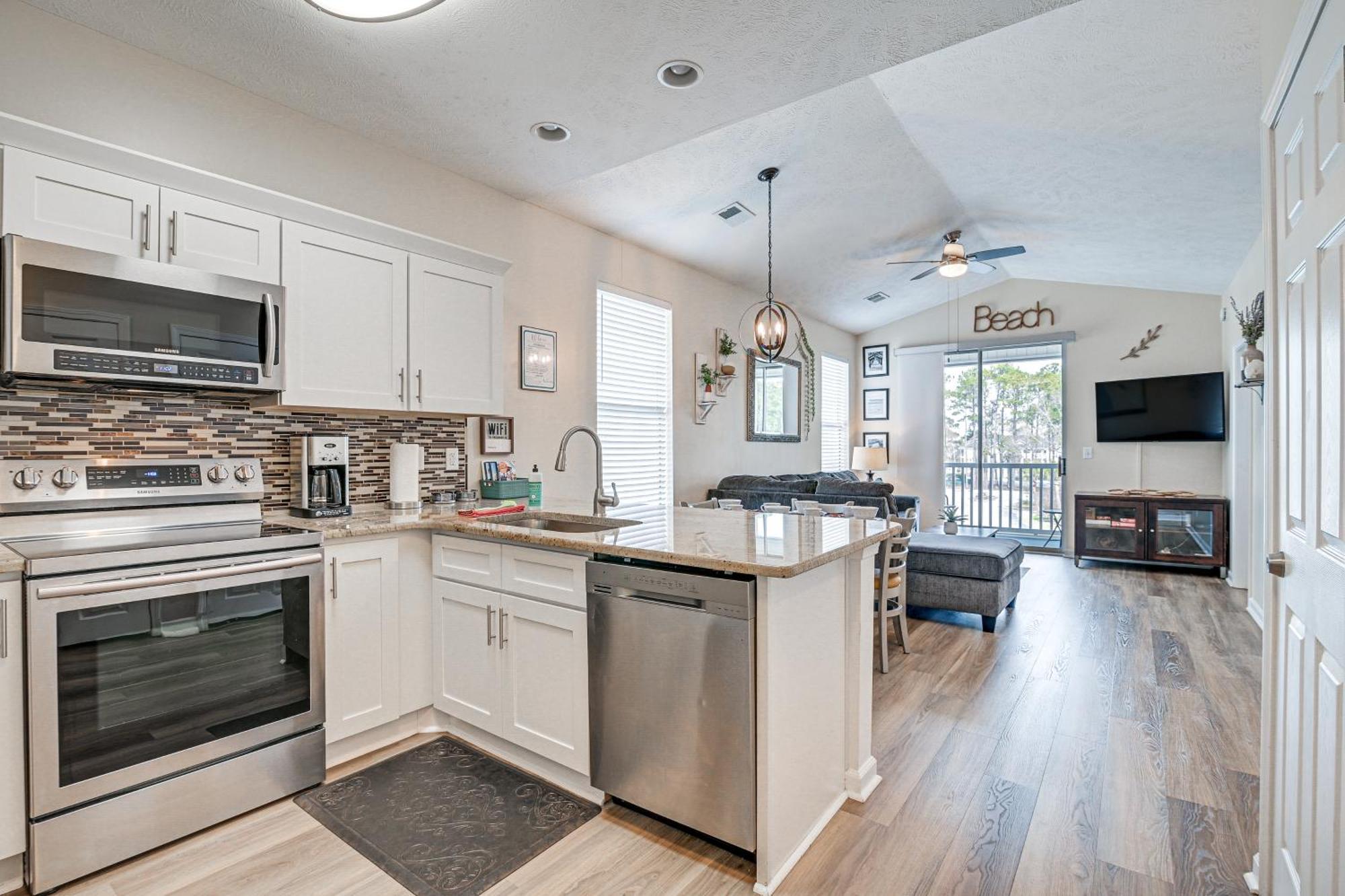 Apartment Breezy Golf With Pool Access, 4 Mi To Myrtle Beach