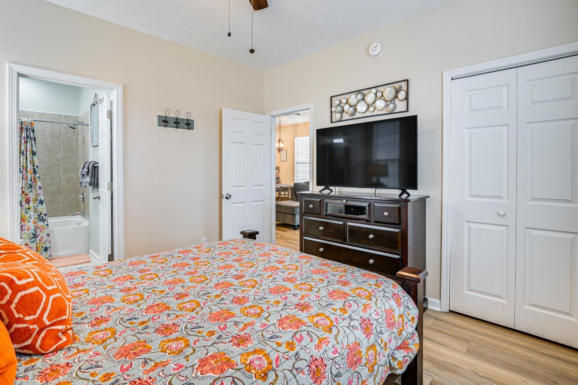 Breezy Golf With Pool Access, 4 Mi To Apartment
