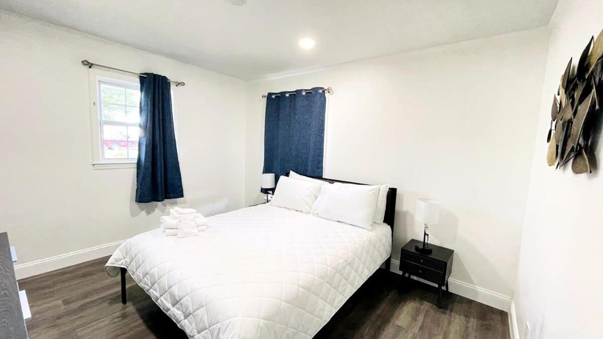 Close To The #1 Lovely 2 Bedrooms Apartment