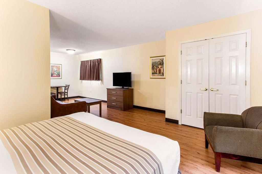 6 Myrtle Hotel