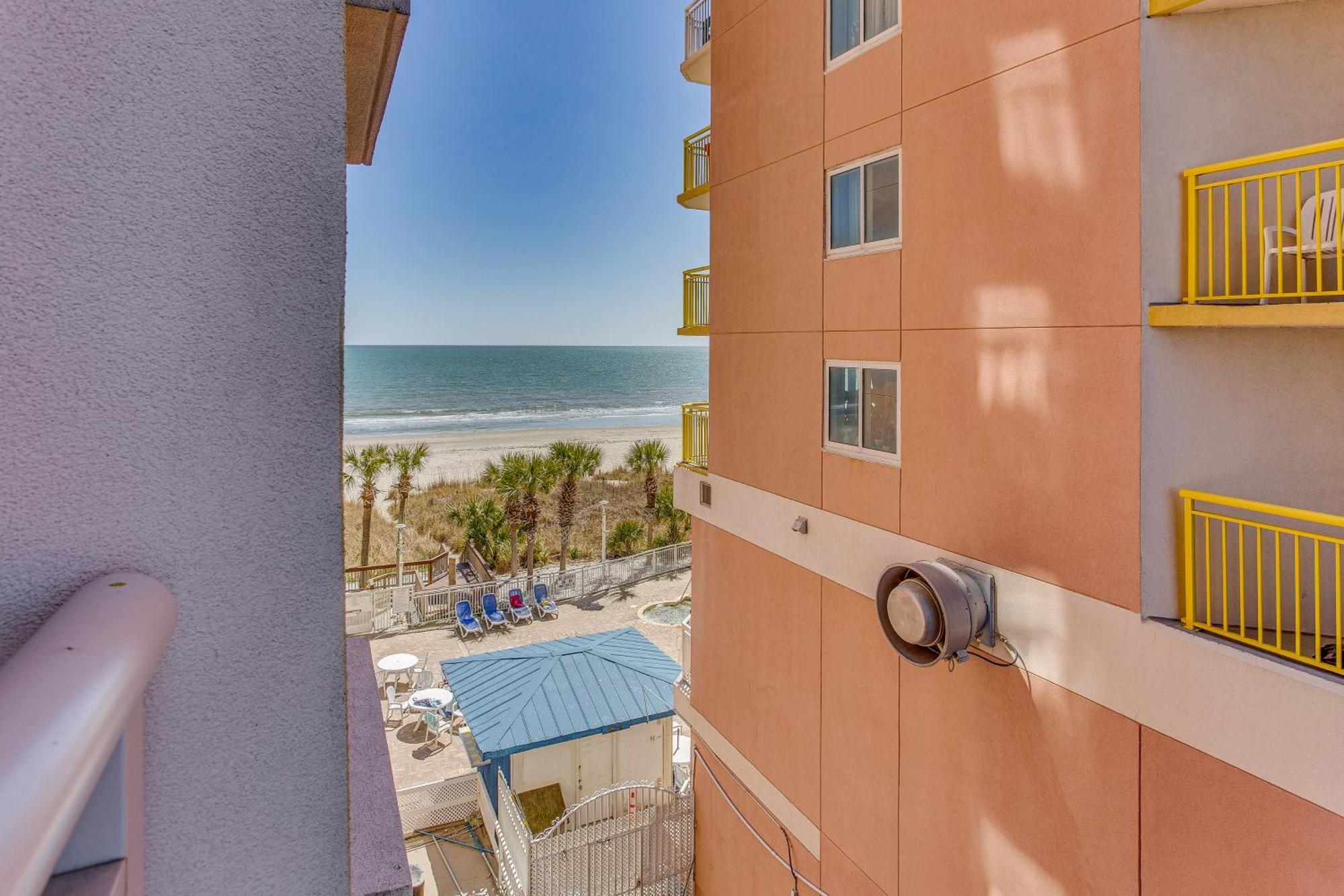 Bay Watch With Amenities! *