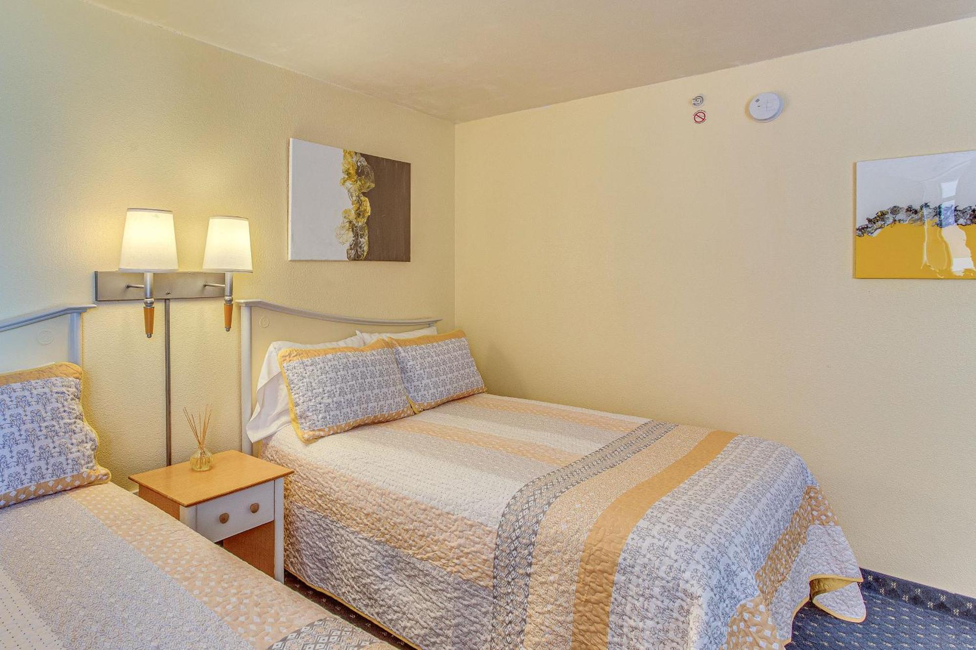 Bay Watch With Amenities!