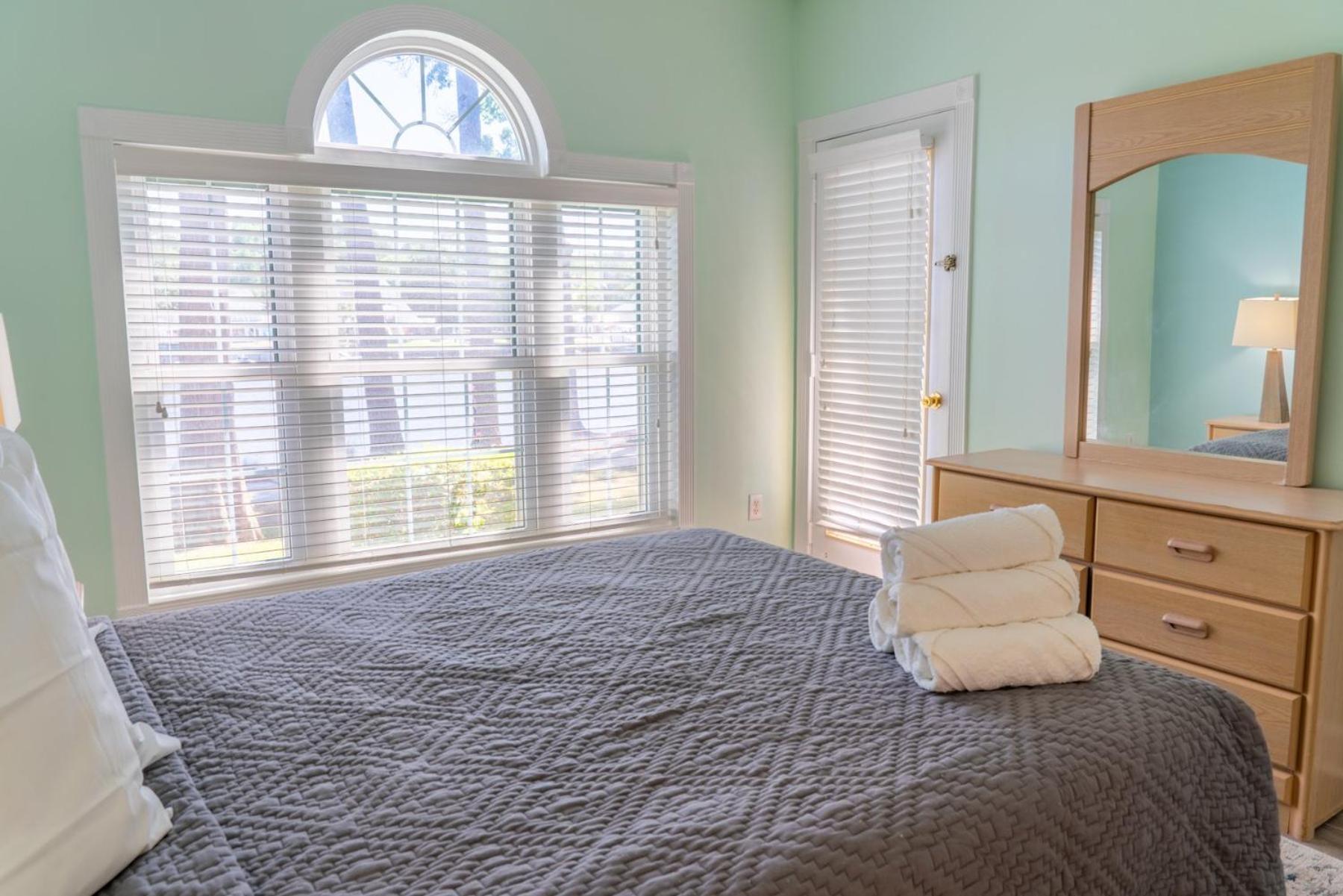 Ground Floor 2 Bed 2 Bath Riverwalk At Arrowhead Country Club Unit 104 Holiday home *