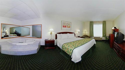 Fairfield Myrtle Broadway At The Hotel 3*